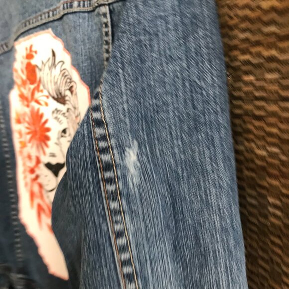 Upcycled Denim Jacket: Hand-Painted Lion Patchwork, Women's Medium - Picture 9 of 12